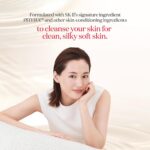 SK-II Foaming Facial Cleanser - Gentle Face Cleanser for Dull, Dry Skin - Visibly Improves Radiance and Removes Impurities to Reveal a Smoother, Healthier Complexion (3.6 oz) - Image 4